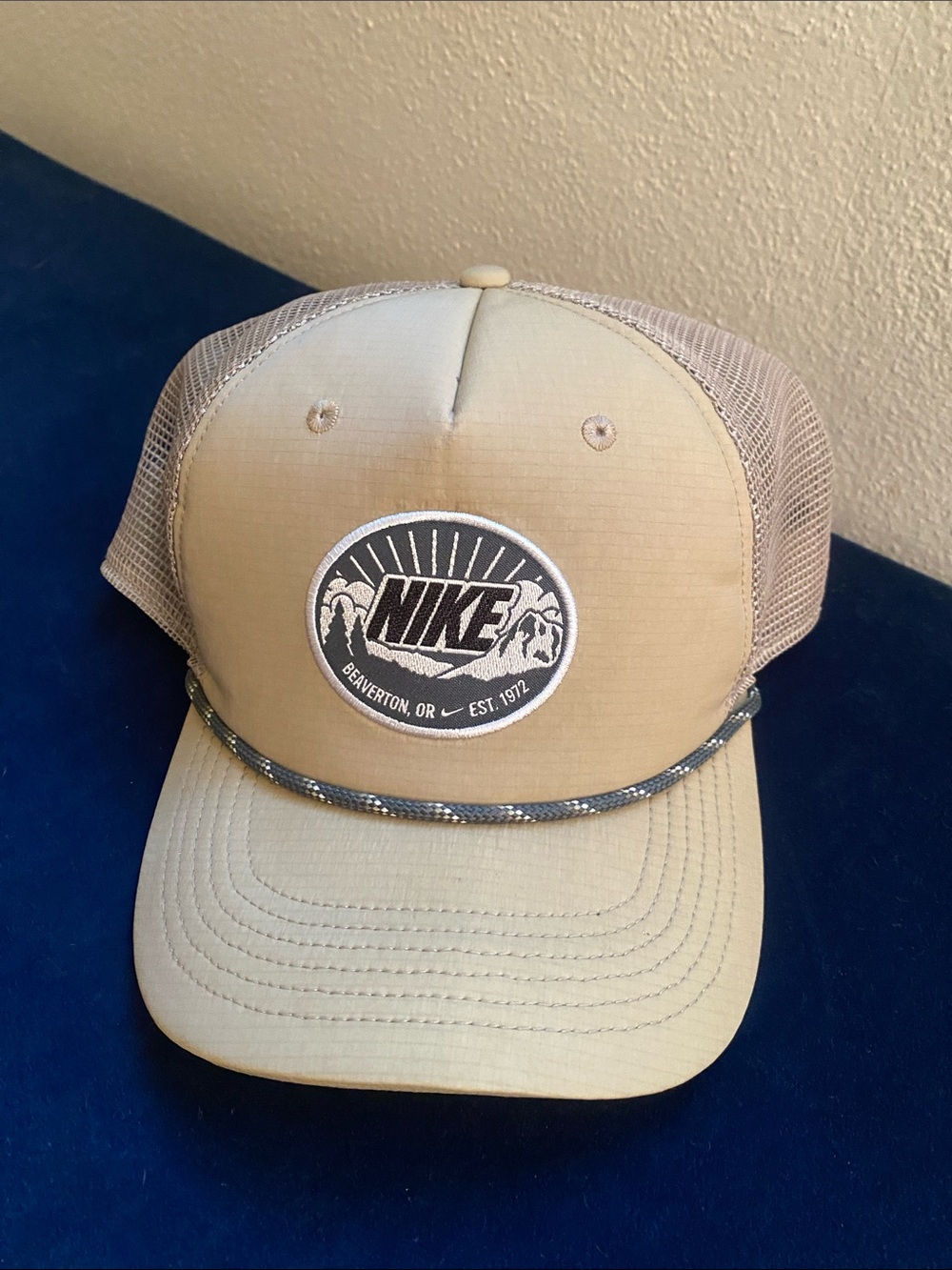 Nike Men’s Beige Trucker Hat with Rope Accent